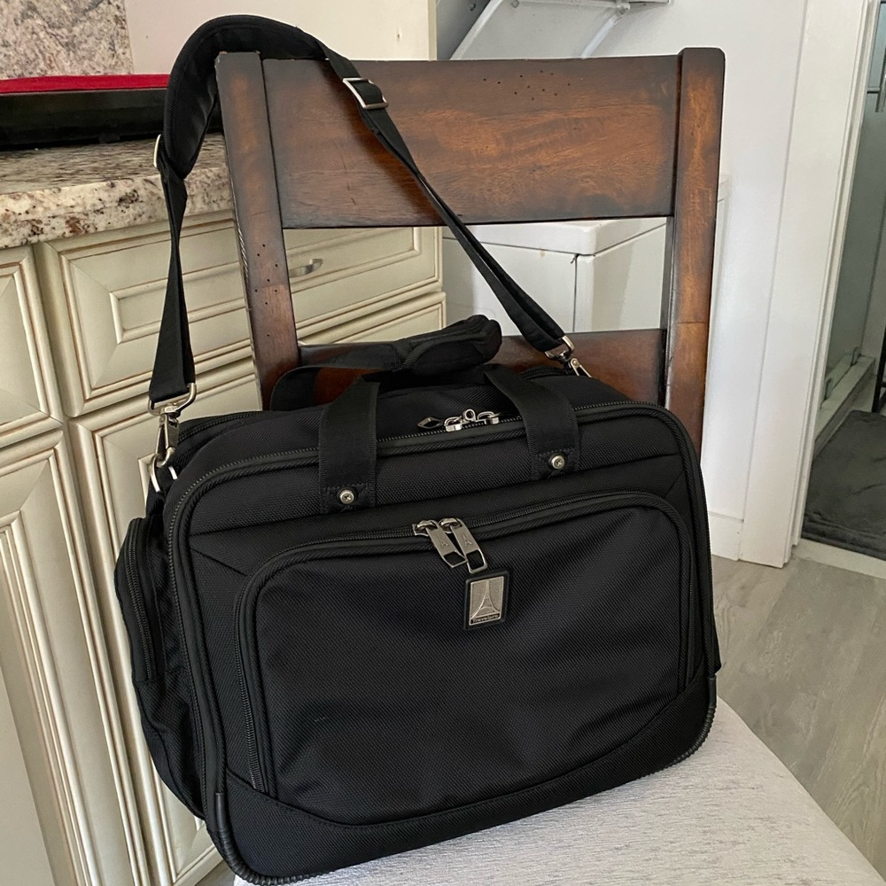 Flight crew 5 tote